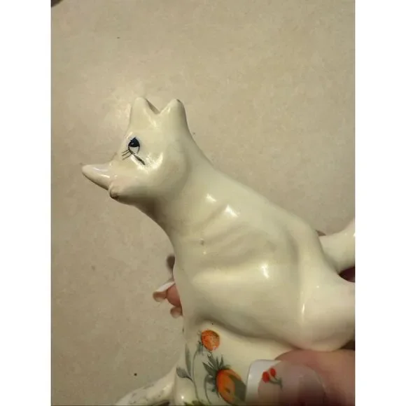 Vintage porcelain Strawberry Cow Creamer - Picture 10 of 16